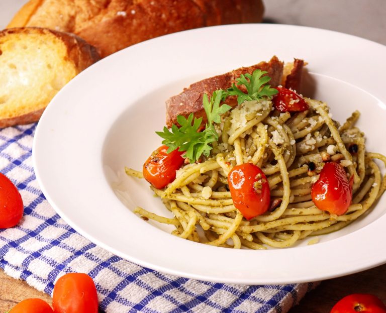 pasta con alici pomodorini e pecorino