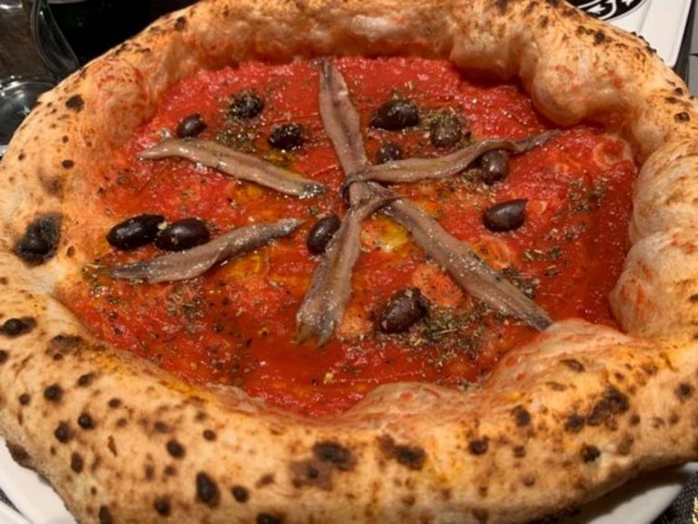 pizza marinara con acciughe