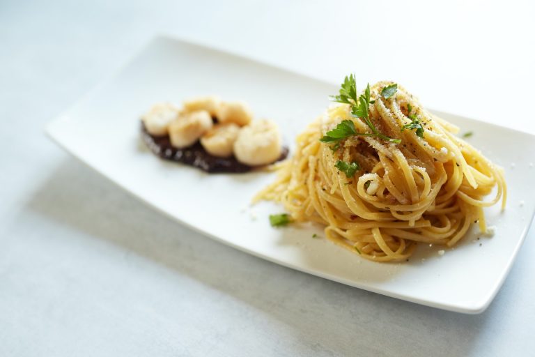 pasta con colatura di alici e bottarga