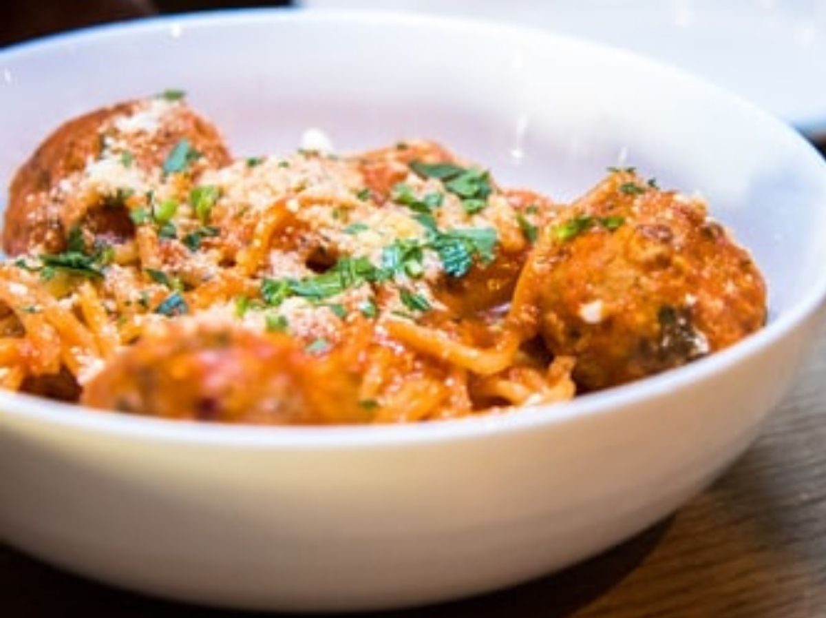 spaghetti con polpette al sugo