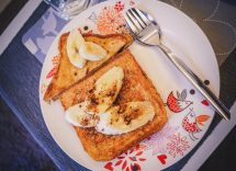 toast con burro di arachidi e banana