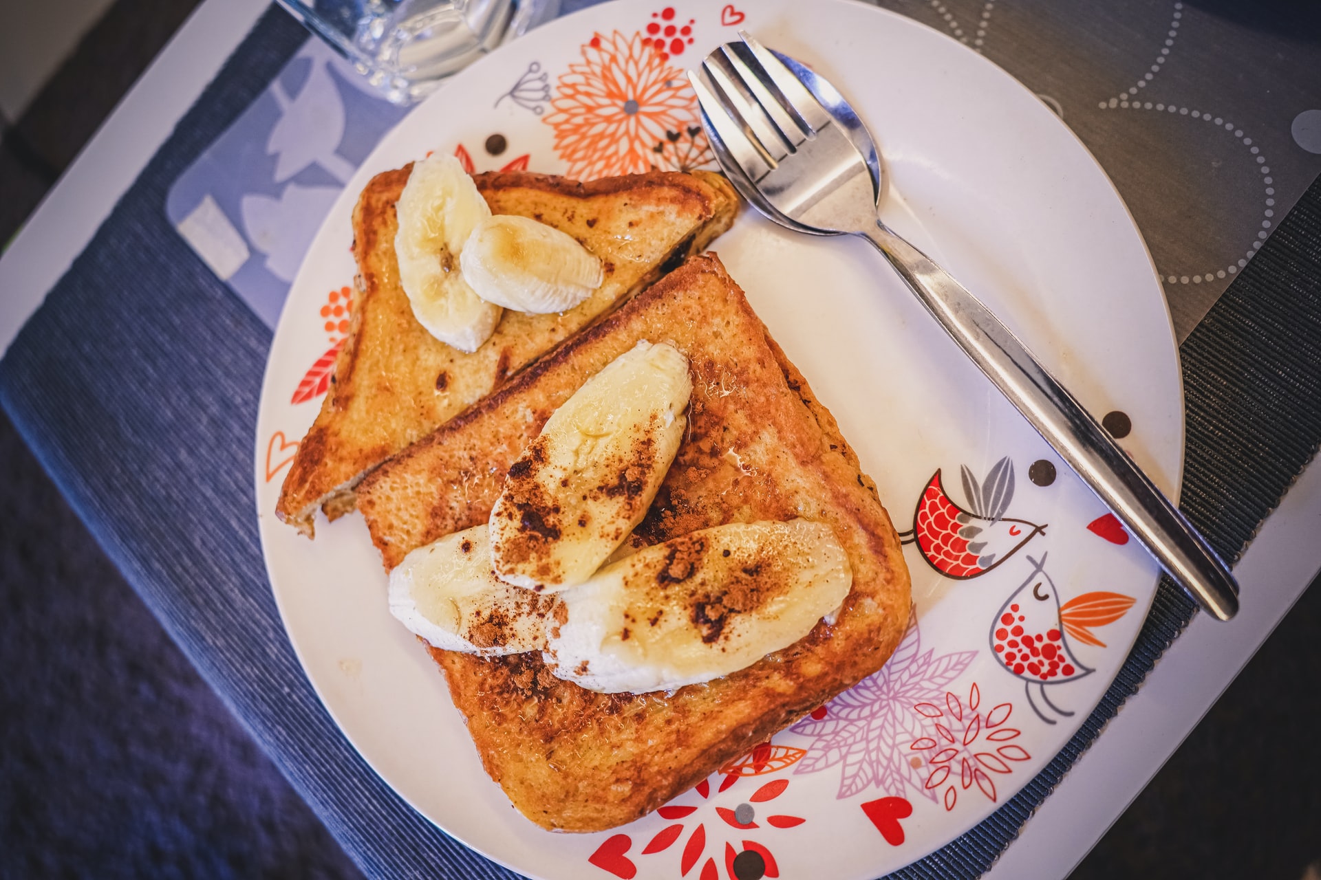 toast con burro di arachidi e banana