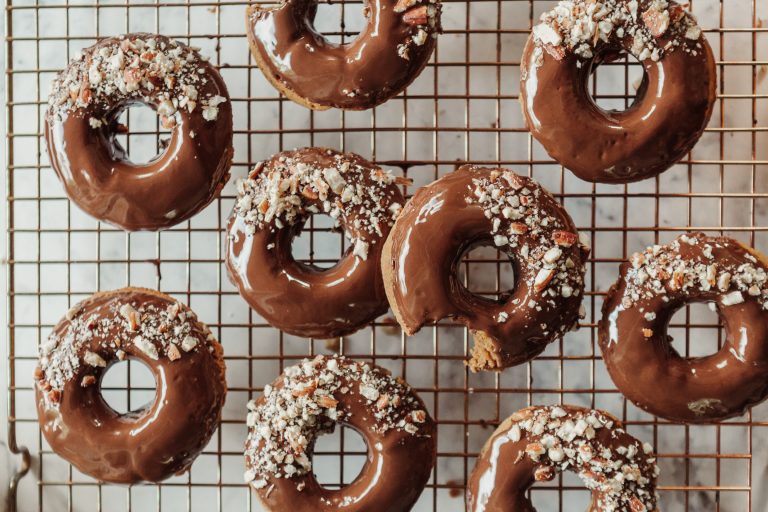 Donuts integrali con glassa al cioccolato ricetta