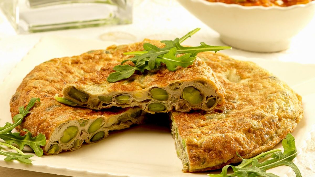 Frittata di fave al forno: ricetta vegetariana, leggera e ...