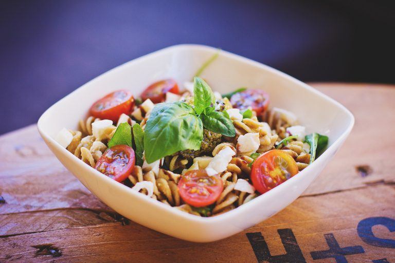 Ricetta pasta con pomodorini e feta