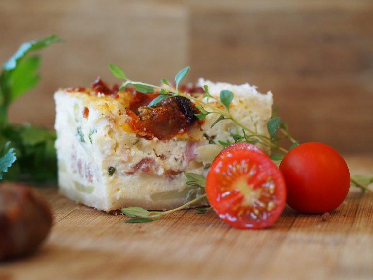 torta di patate con salsiccia e provola