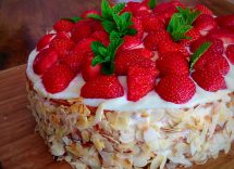 Colomba farcita con crema chantilly e fragole