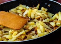 patate in padella croccanti e saporite ricetta