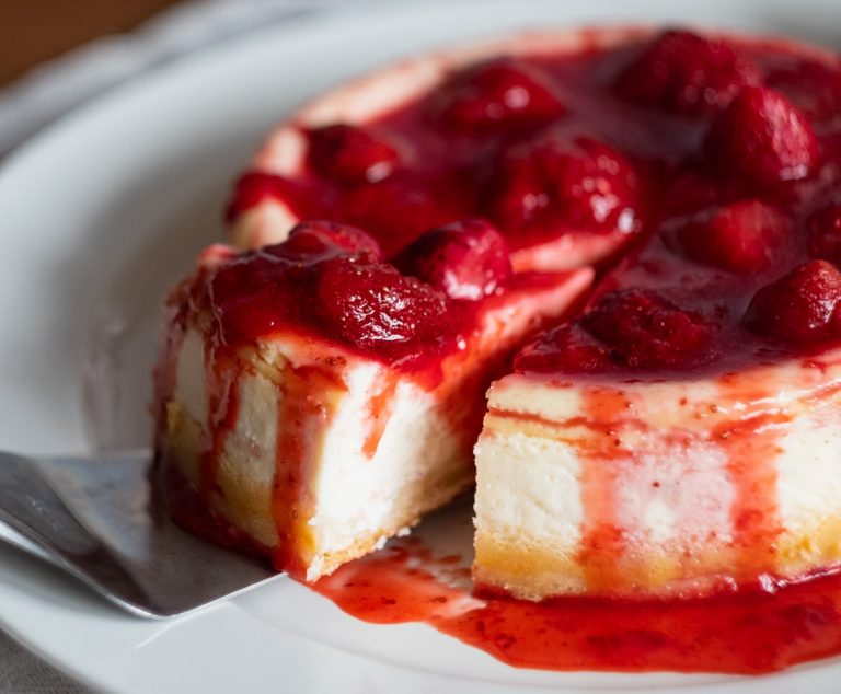 Torta zebrata alle fragole ricetta