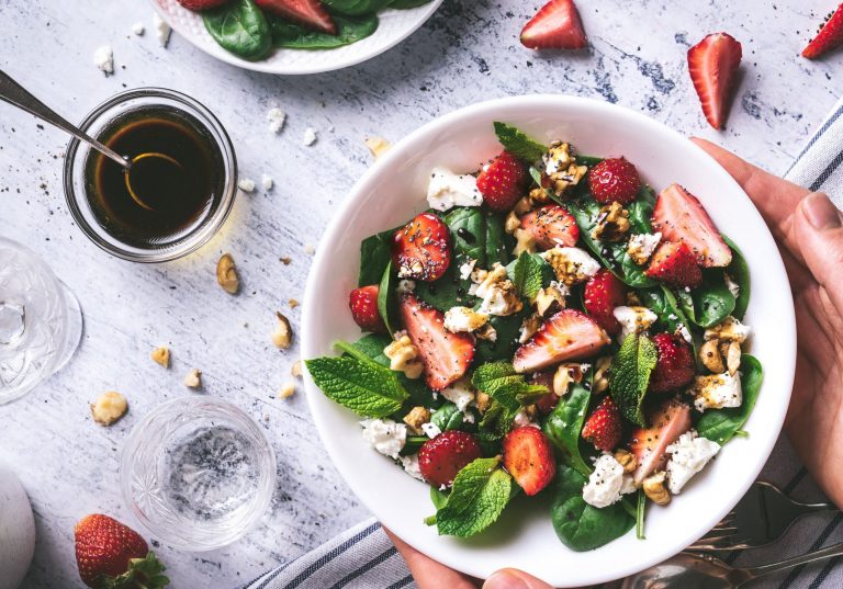 Insalata di fragole, feta spinaci