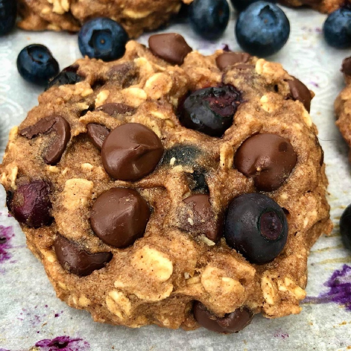 Biscotti al cioccolato con banana e avena