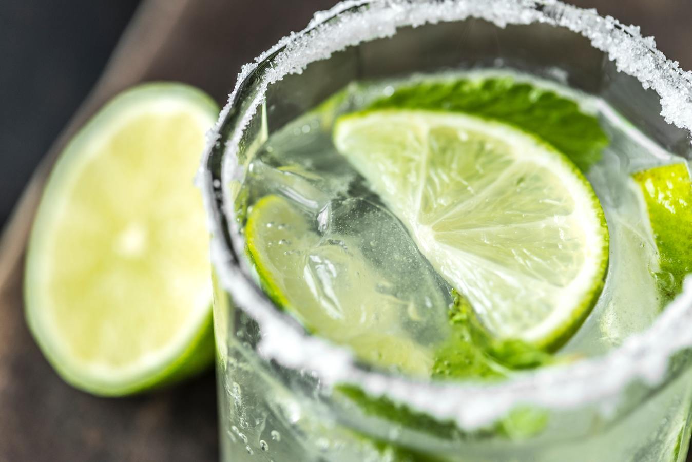 Gimlet cocktail: la ricetta del fresco aperitivo al gin e lime | Food Blog