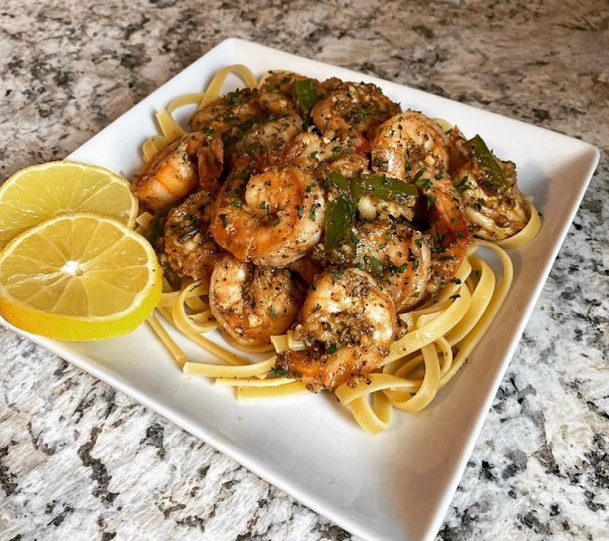 pasta ai gamberi con aglio e limone