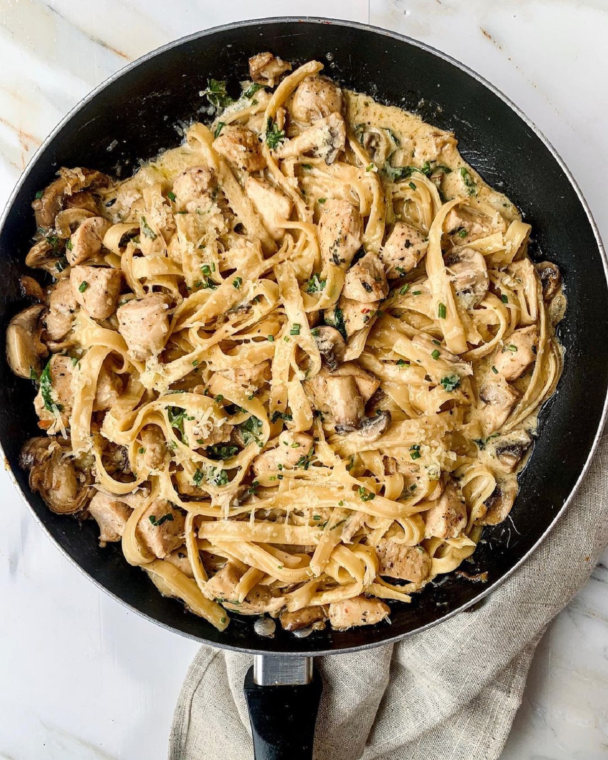 pasta con pollo e funghi