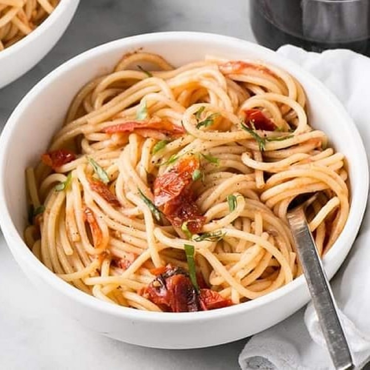 pasta con pomodoro e acciughe