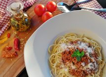 spaghetti al sugo di pomodoro fresco