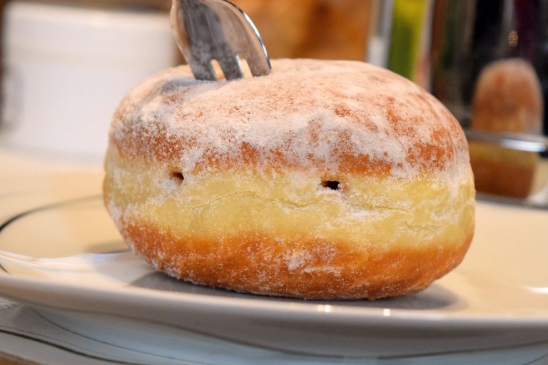 Brioche con gelato al caffè