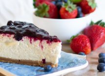 Cheesecake alle fragole e frutti di bosco