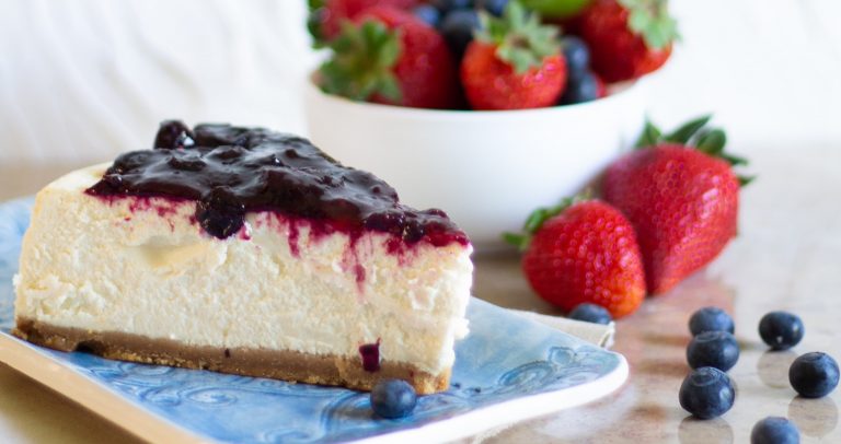 Cheesecake alle fragole e frutti di bosco