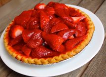 Crostata di fragole, feta e timo