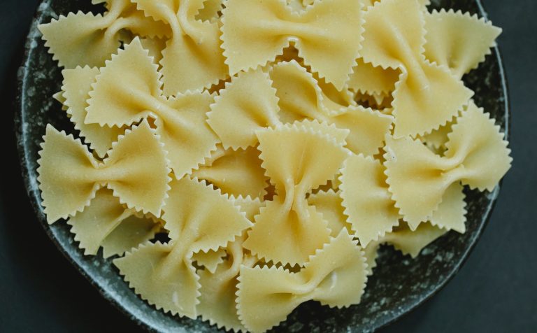 Farfalle al salmone e formaggio fresco