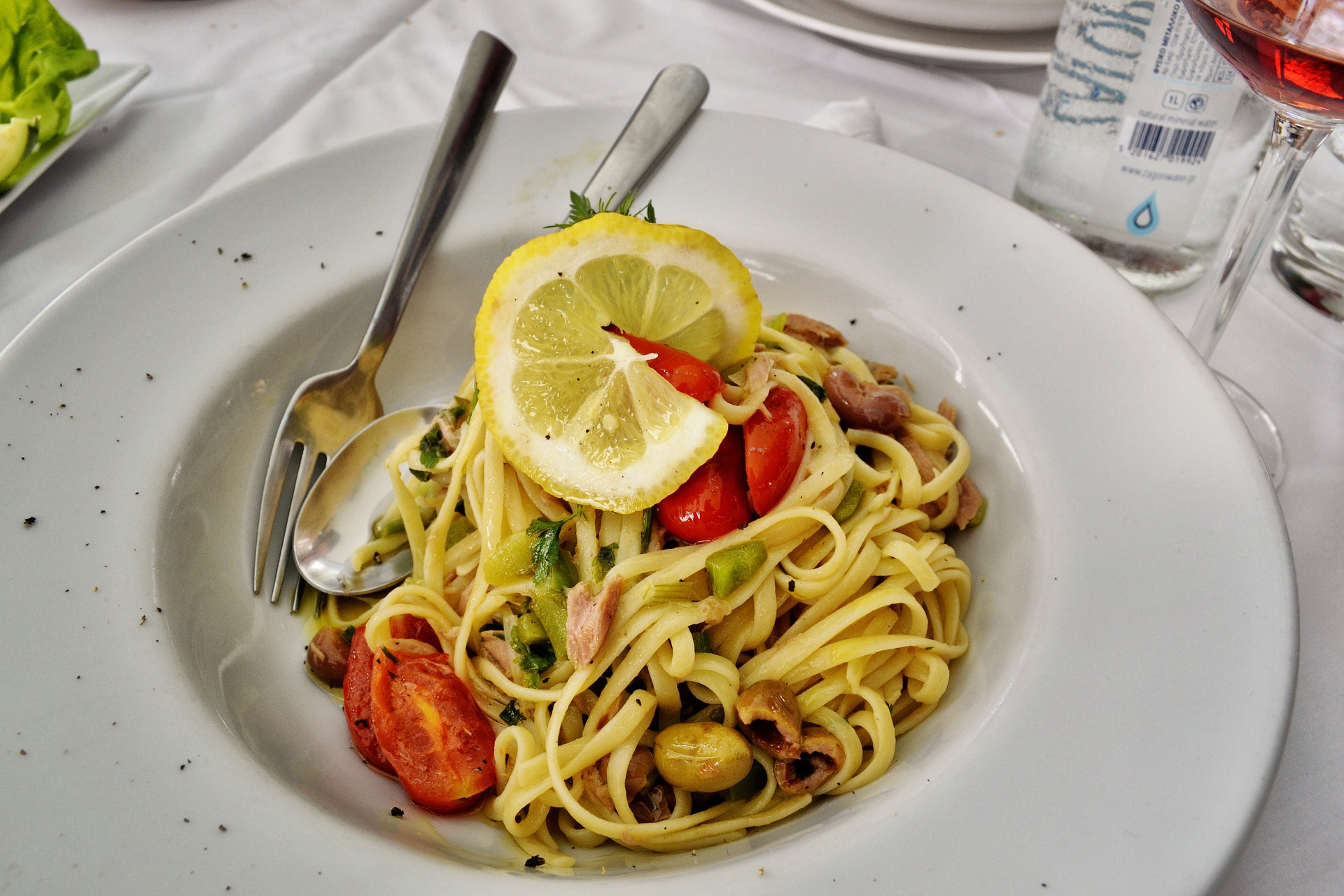 Pasta fredda limone olive tonno