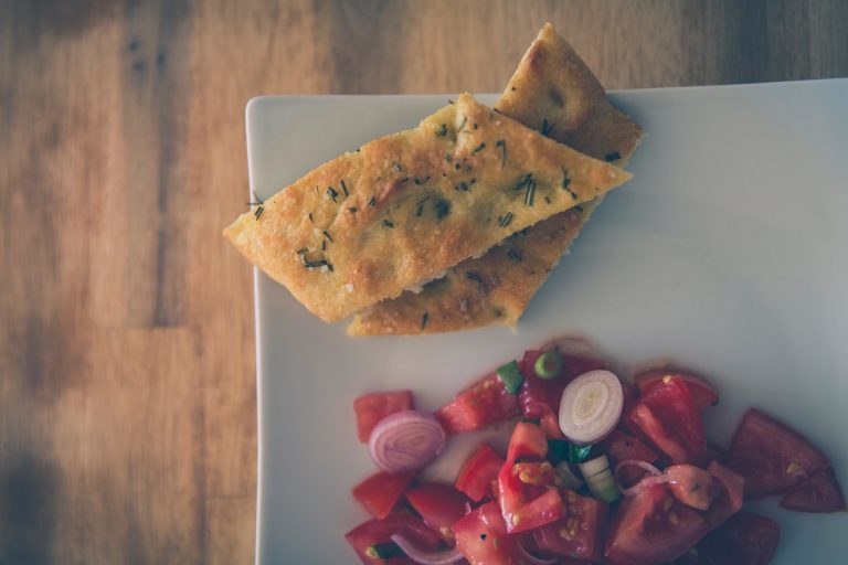 Sandwich di focaccia al pesto