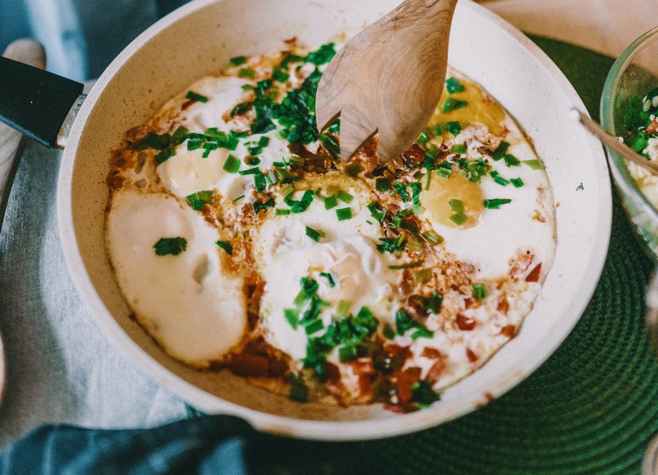 Shakshuka con piselli