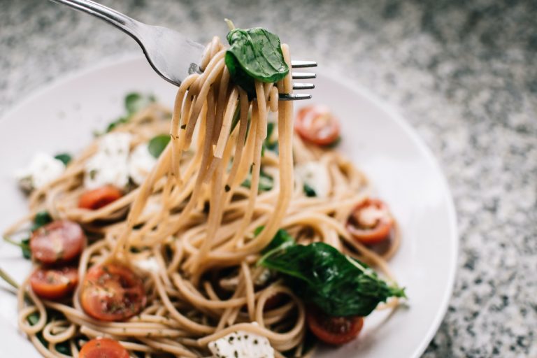 Spaghetti con pomodoro fresco e burrata