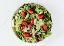 Vasetto di insalata grigliata