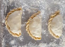 Empanadas di carne e sottaceti