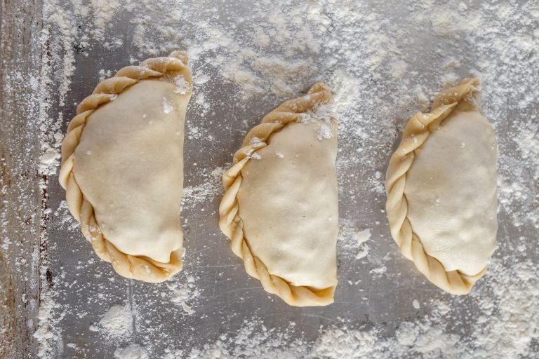 Empanadas di carne e sottaceti