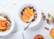 Granola croccante al miele con mandorle e albicocche