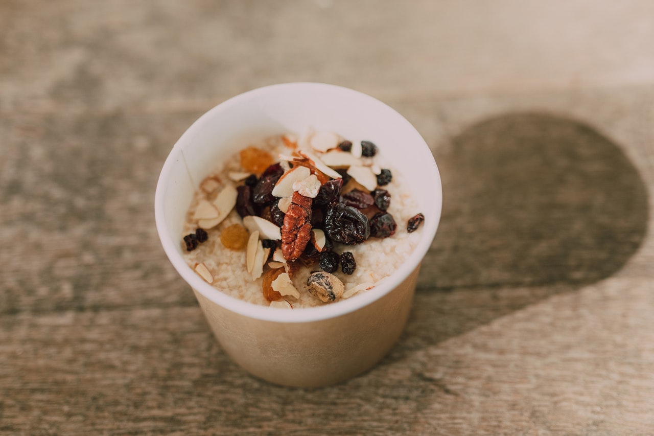 Insalata di grano bulgur con frutta secca