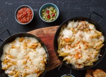 Penne al formaggio e spinaci con crumble di noci