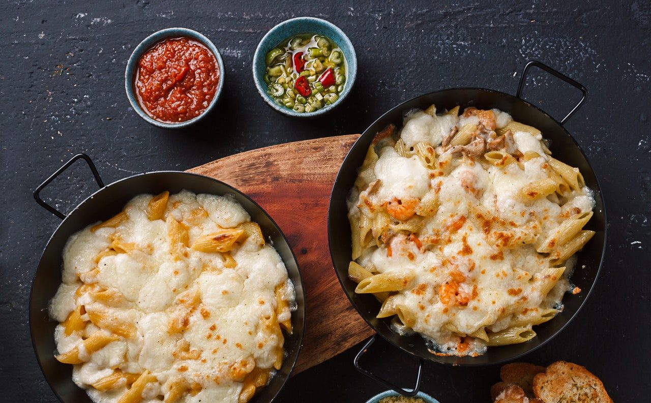 Penne al formaggio e spinaci con crumble di noci