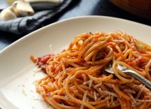spaghetti al pomodoro alici marinate