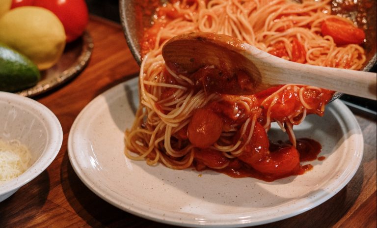 Spaghetti al pomodoro e pancetta