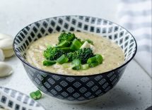 Zuppa di broccoli e formaggio erborinato