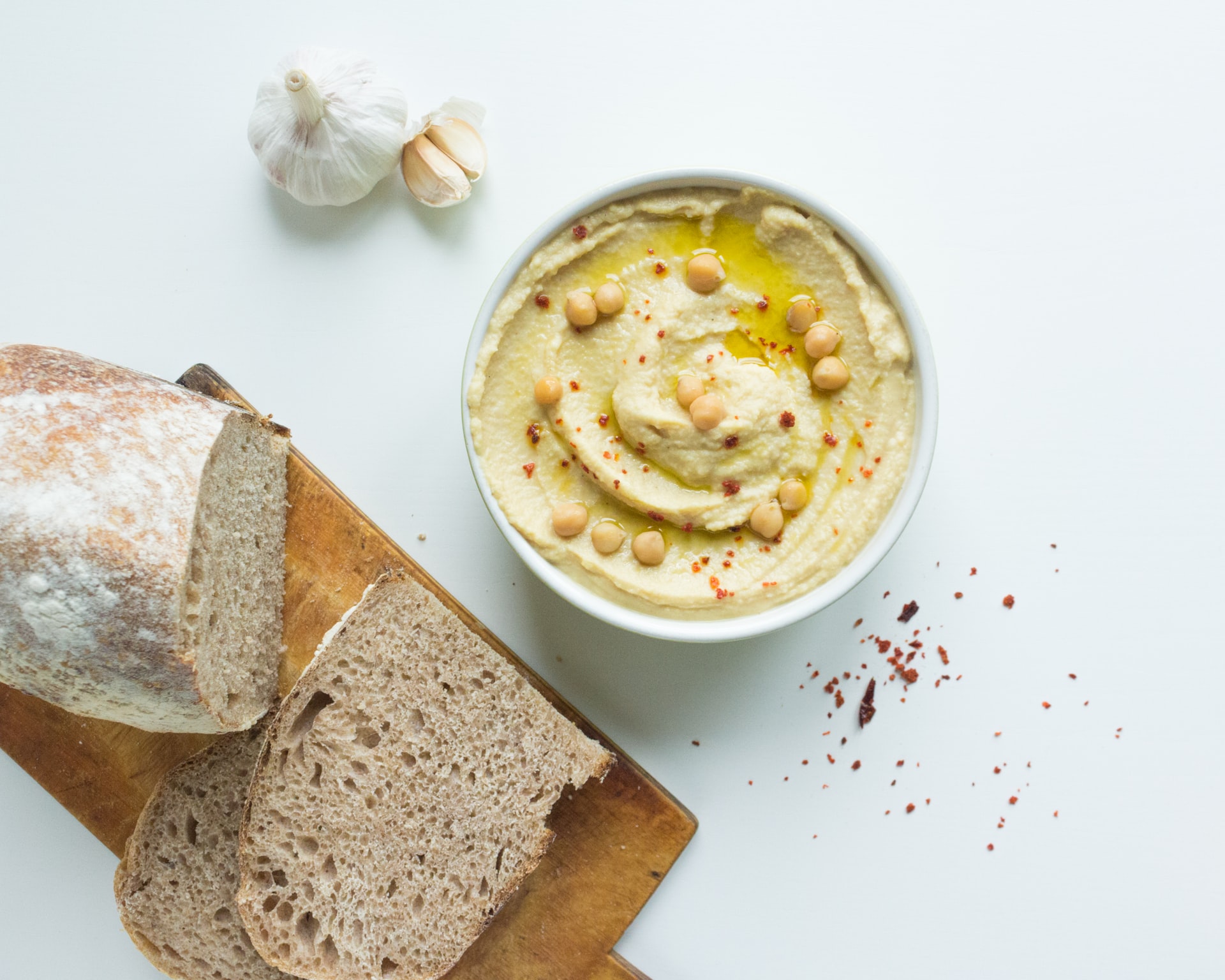 crostini con hummus ceci melanzane