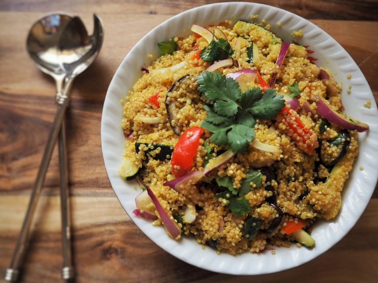 insalata quinoa verdure al forno tofu