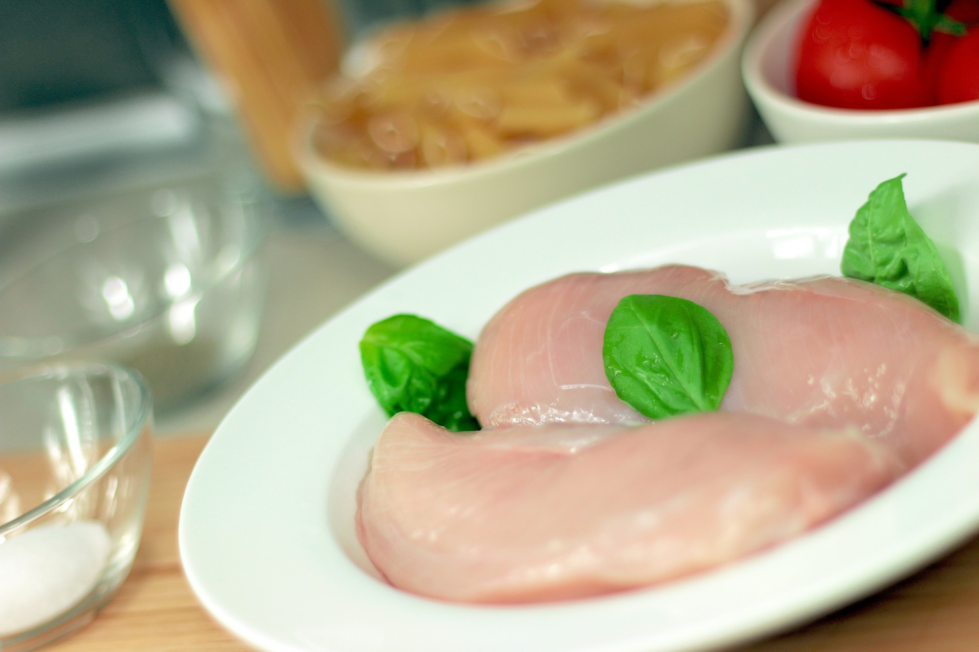 Pollo con crema di zucchine: ricetta veloce, leggera e saporita | Food Blog