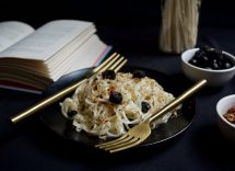 Spaghettoni con porri olive e peperoncino