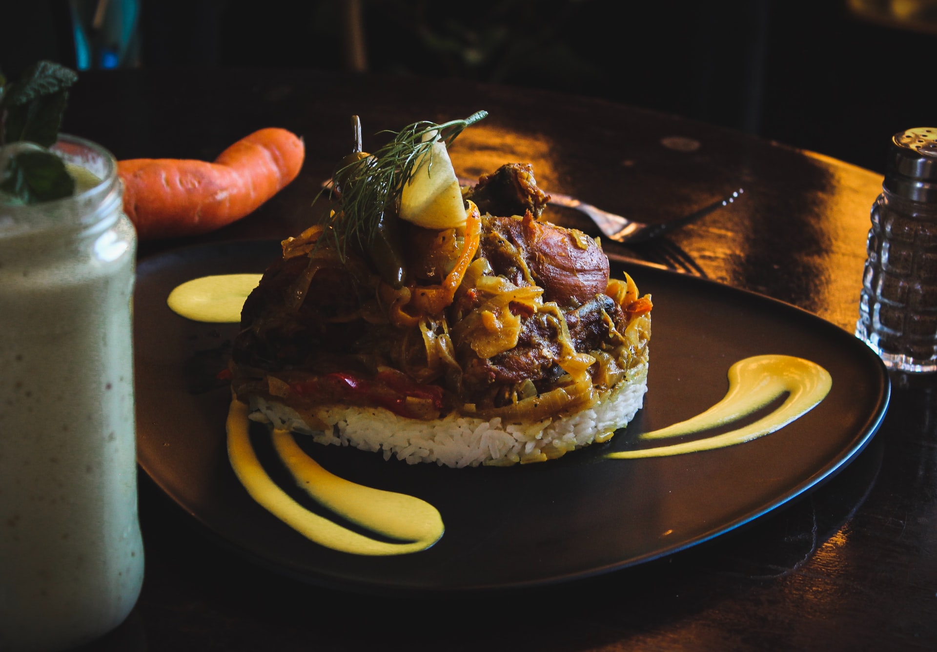 Pollo yassa: ricetta senegalese con cipolle, spezie e riso | Food Blog