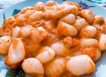 gnocchi con zucca salsiccia e porri