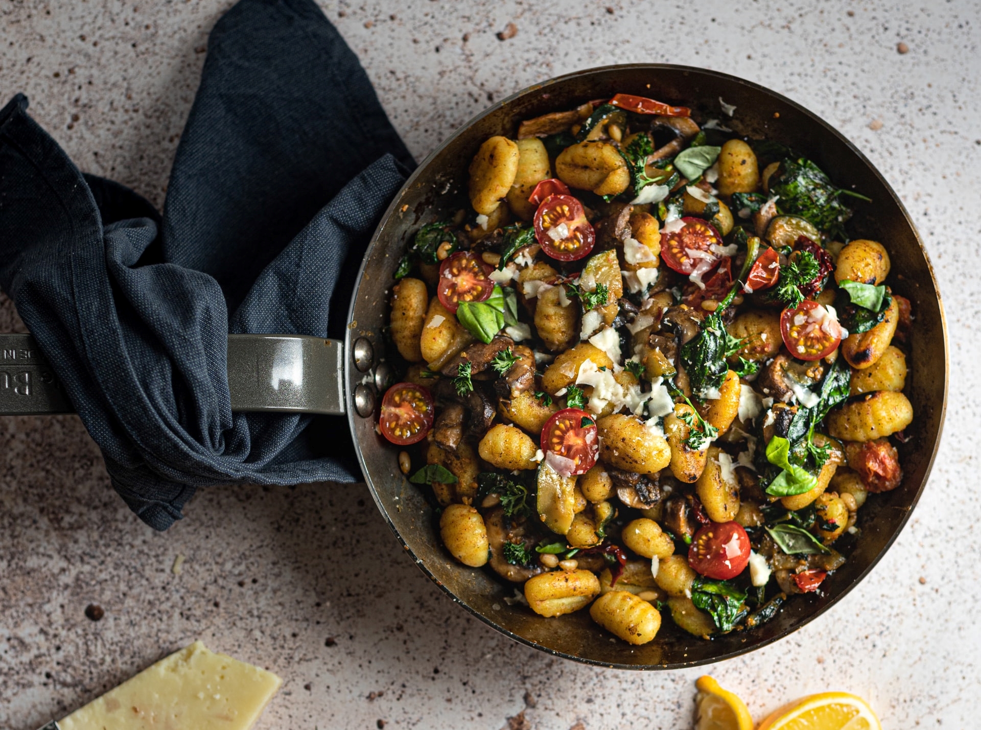 gnocchi di ricotta verdure e prosciutto