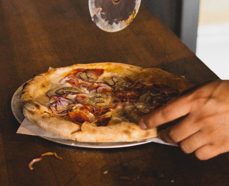 pizza farina polenta salsiccia radicchio cipolla