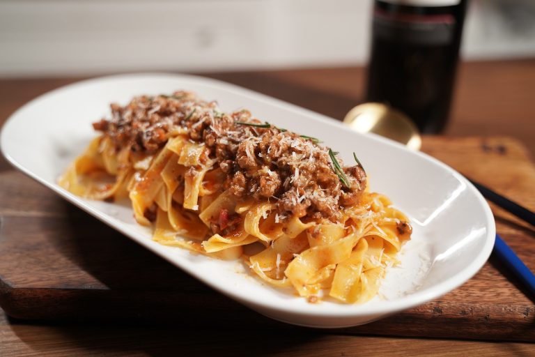 tagliatelle ragù faraona e porcini