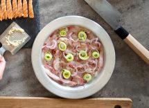 carpaccio di scorfano con avocado e funghi