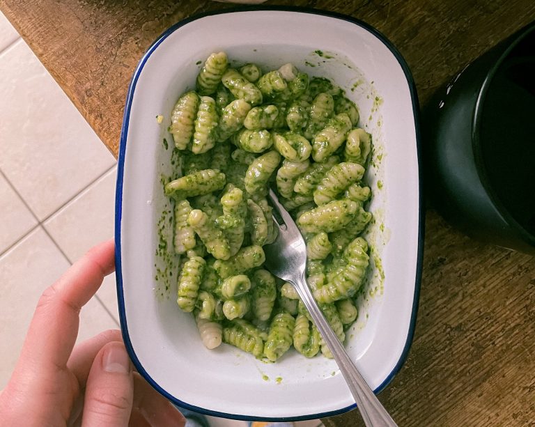 pasta con crema di ricotta e fave